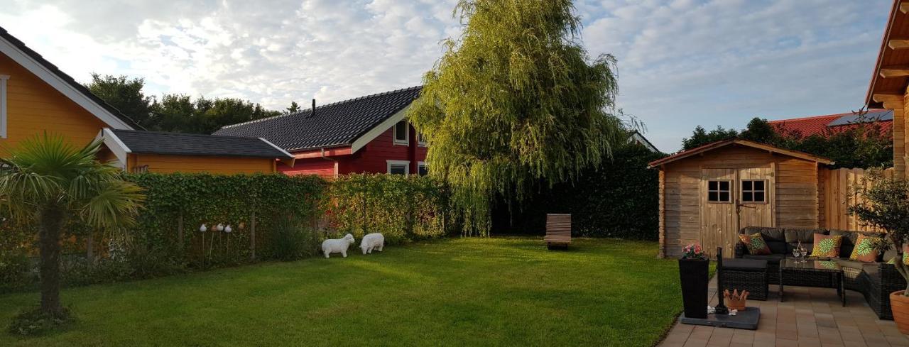 Villa Emilia - Gemuetliches Kinderfreundliches Blockhaus Mit Umzaeuntem Garten Sint Annaland Exterior photo